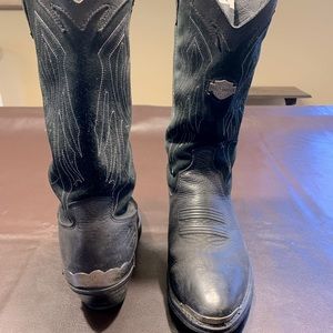 Mens Harley Davidson boots.